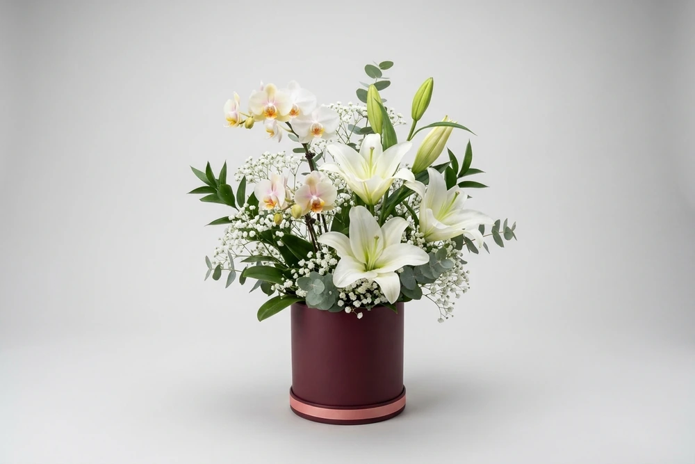 Arranjo Luxuoso de Orquídeas e Lírios