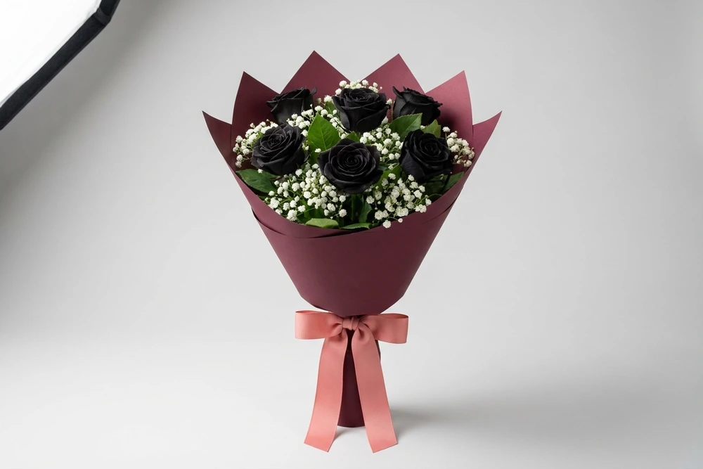 Buquê Elegante com 6 Rosas Pretas