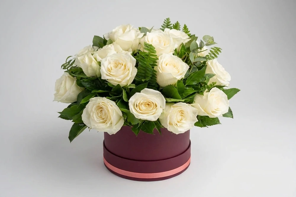 Caixa Branca Elegante – 25 Rosas Brancas