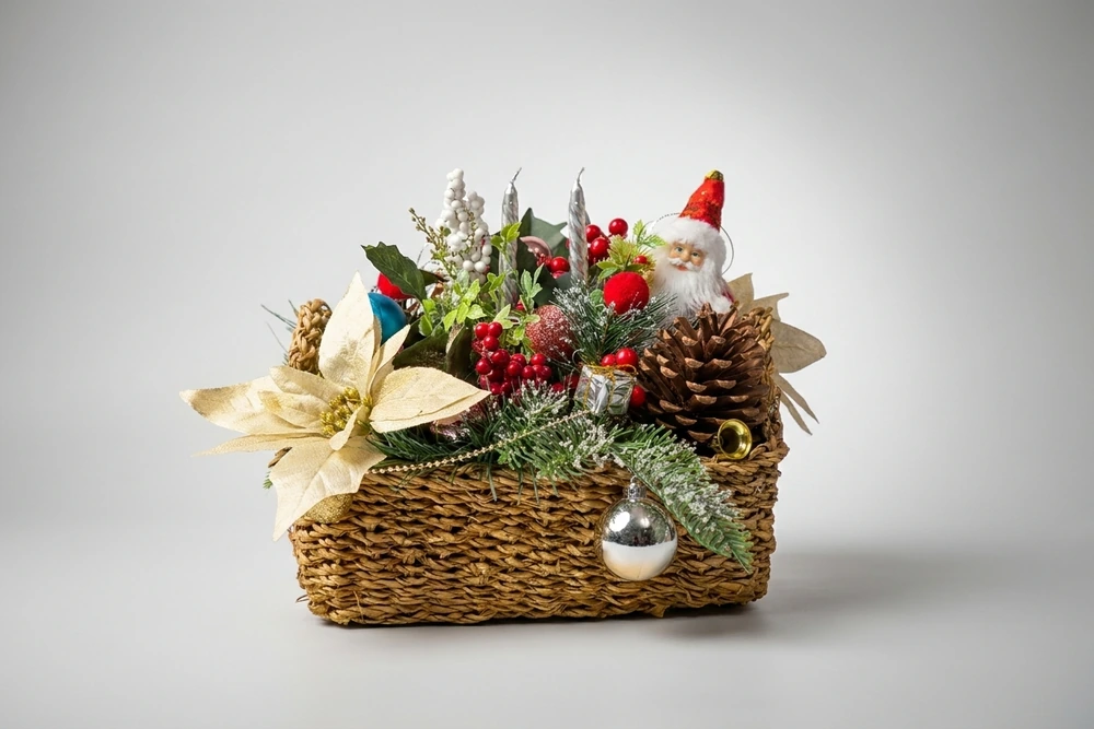 Cesta Decorativa Natalina com Detalhes Elegantes