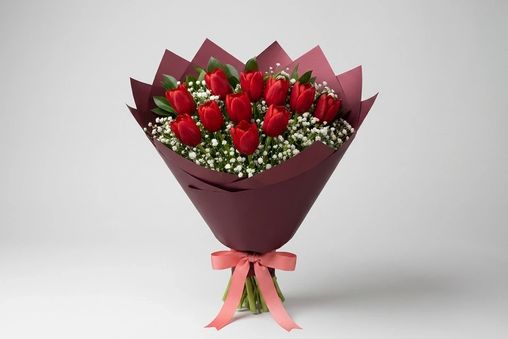 Buquê Clássico com 10 Tulipas Vermelhas