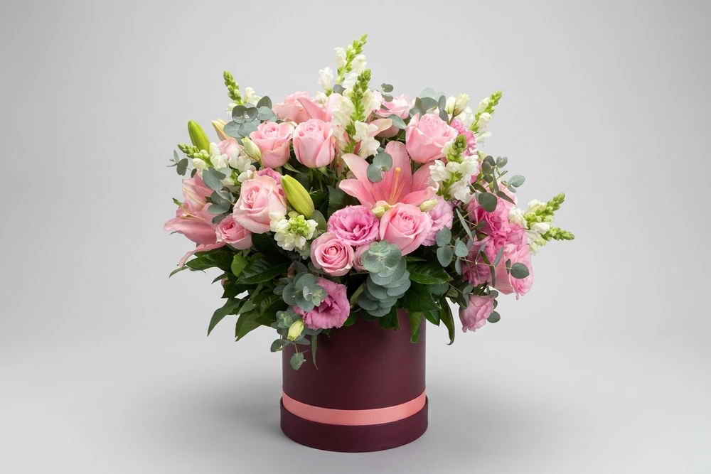 Arranjo Premium com Rosas, Lírios e Lisianthus em Caixa Cilíndrica | Luxo Floral