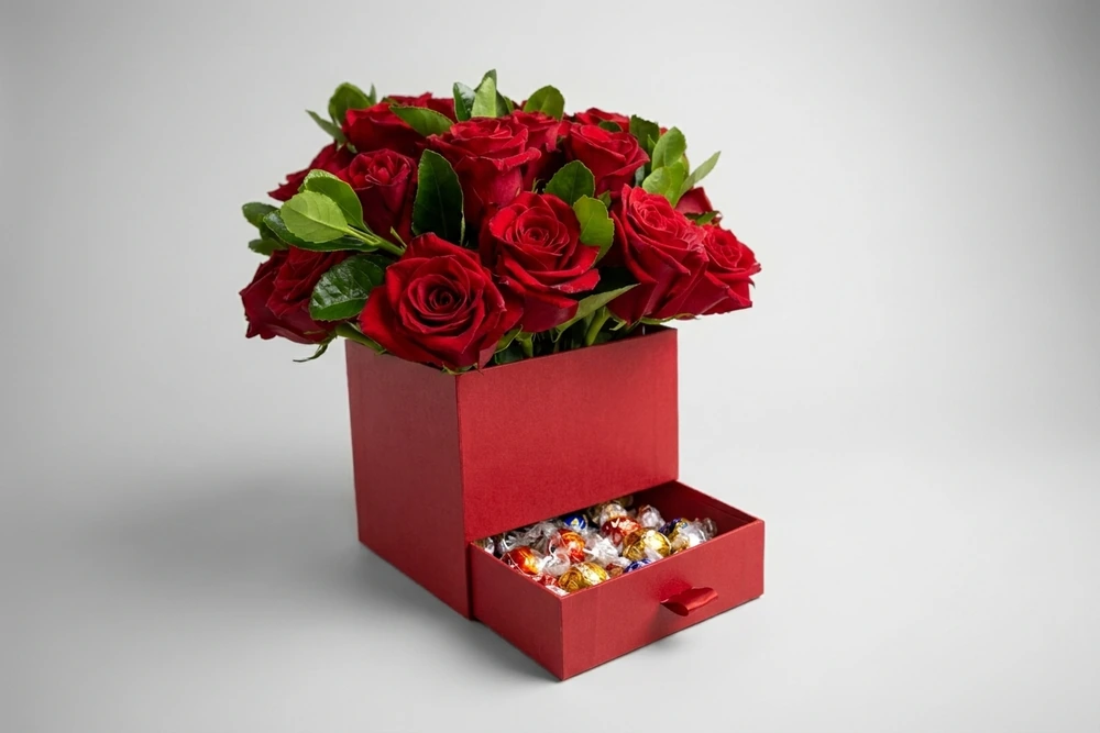 Caixa Luxo com 20 Rosas Vermelhas e Chocolates
