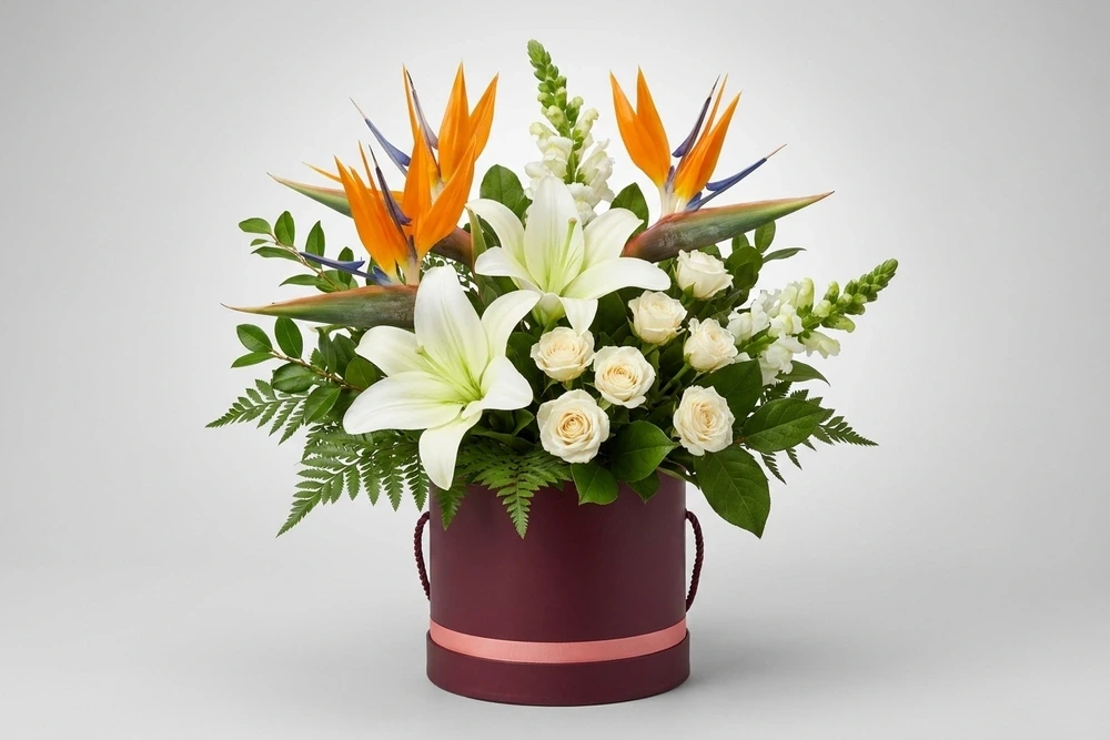 Arranjo de Flores Exóticas em Caixa Preta - Elegância e Distinção