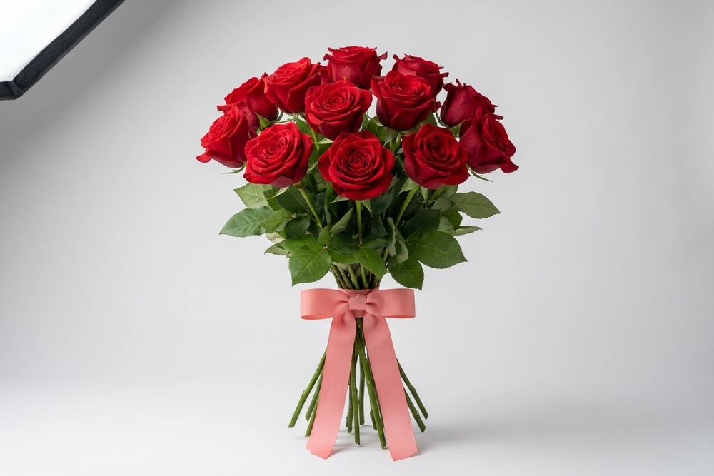 Buquê de 12 Rosas Vermelhas Colombianas - Beleza e Romance